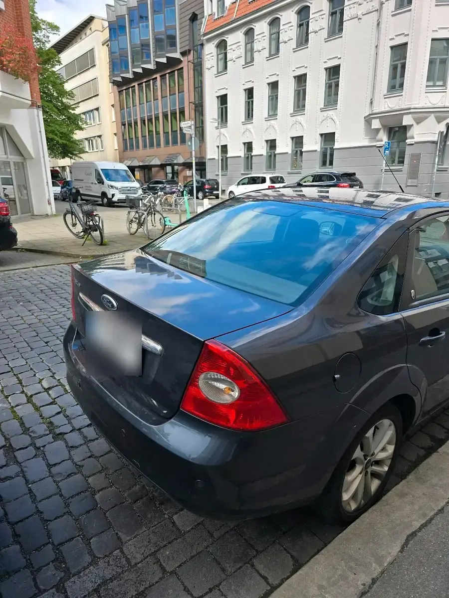 Gebraucht Ford Focus 115 PS (84 kW) 2008 Blau Limousine