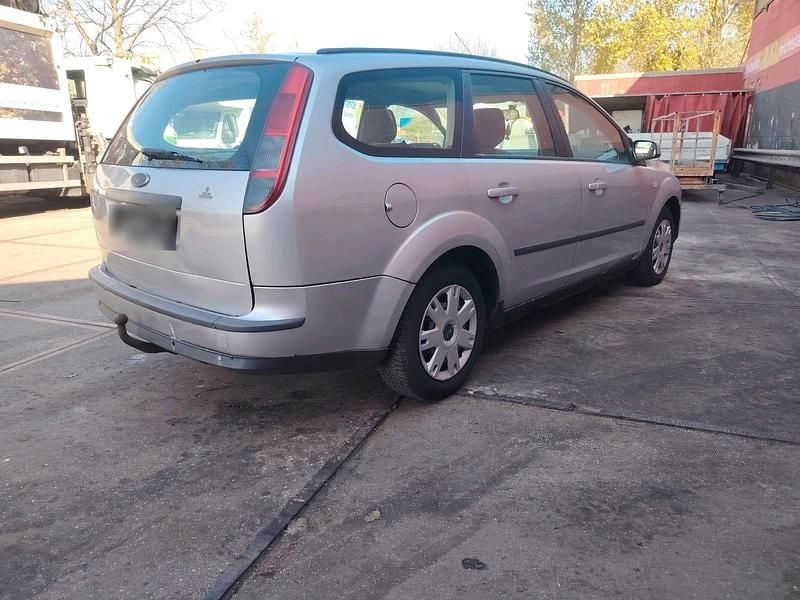 Gebraucht Ford Focus 108 PS (79 kW) 2007 Grau Kombi