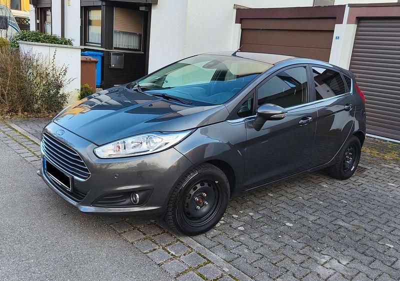 Gebraucht Ford Fiesta Titanium 125 PS (91 kW) 2017 Grau Limousine