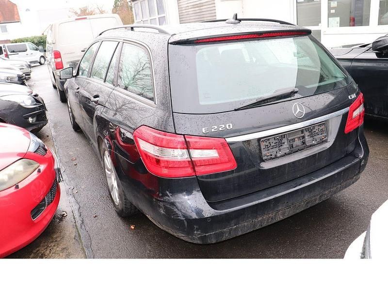 Gebraucht Mercedes E220 170 PS (125 kW) 2011 Schwarz Limousine