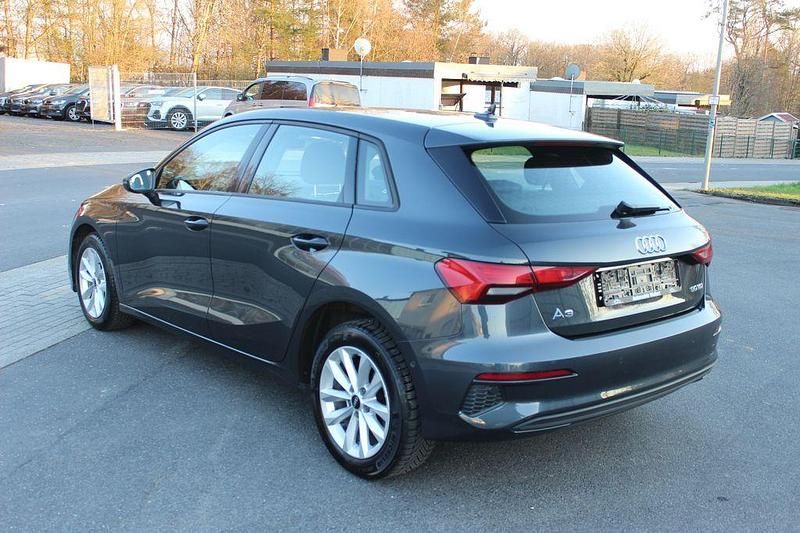 Gebraucht Audi A3 116 PS (85 kW) 2021 Grau Limousine