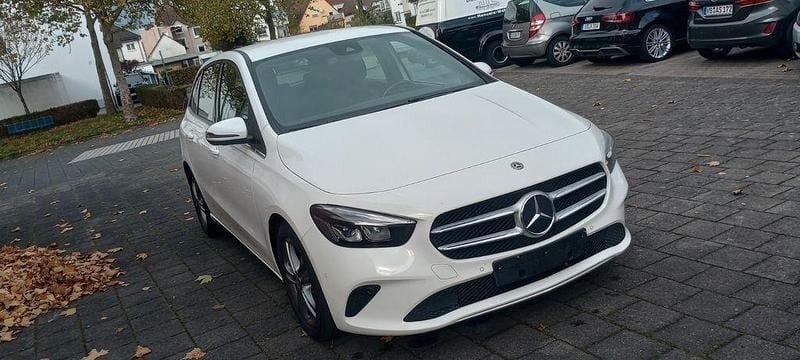 Polarweiss Gebraucht 2019 Mercedes B180 Van / Kleinbus | 18.800 € (Guter Preis) - Bild 1/4