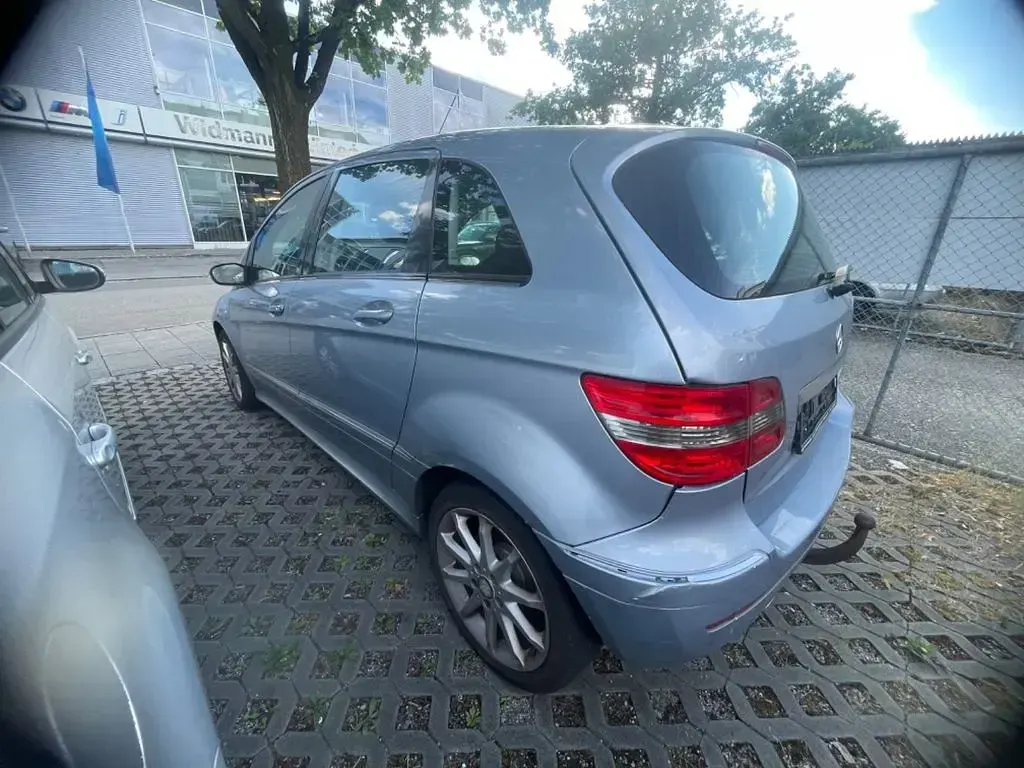 Gebraucht Mercedes B200 140 PS (102 kW) 2007 Silber Van / Kleinbus