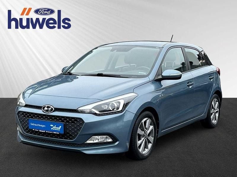 Aqua sparkling metallic Gebraucht 2015 Hyundai i20 Intro Edition Limousine | 8.990 € (Fairer Preis) - Bild 1/4