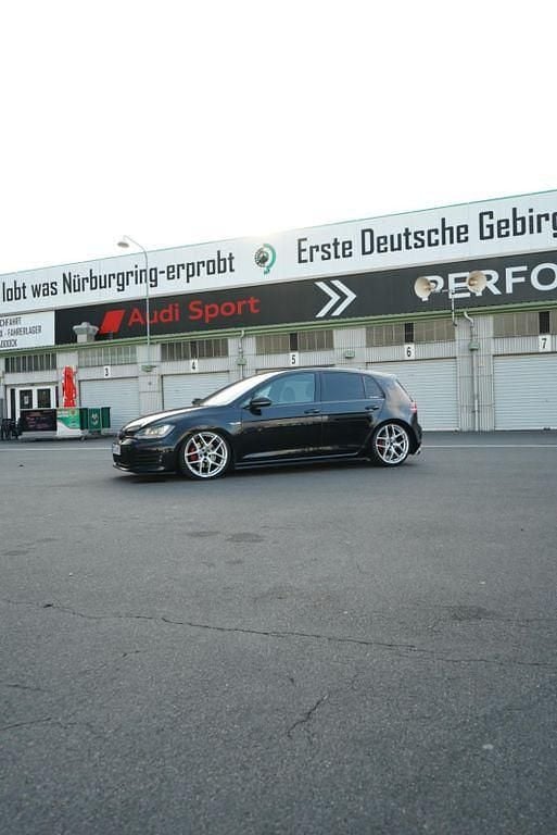 Gebraucht VW Golf VII GTI 300 PS (220 kW) 2016 Schwarz Limousine