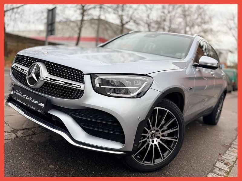 Silber Gebraucht 2021 Mercedes GLC300e AMG SUV | 36.999 € (Guter Preis) - Bild 1/4
