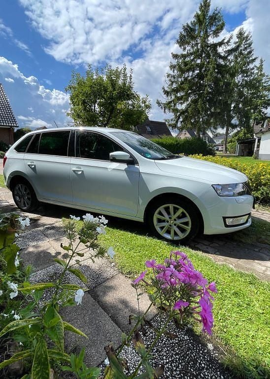 Weiß Gebraucht 2016 Skoda Rapid Ambition Limousine | 9.300 € (Fairer Preis) - Bild 1/4