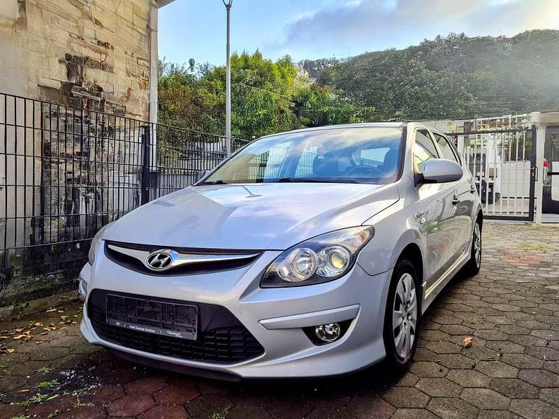 Silber Gebraucht 2010 Hyundai i30 Edition Limousine | 4.000 € (Teuer) - Bild 1/4