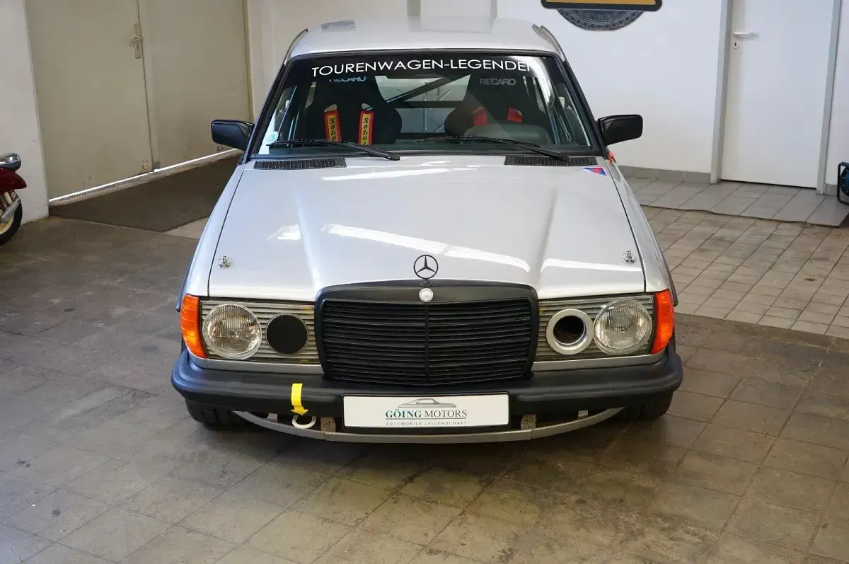 Gebraucht Mercedes 280 209 PS (153 kW) 1980 Silber Coupé