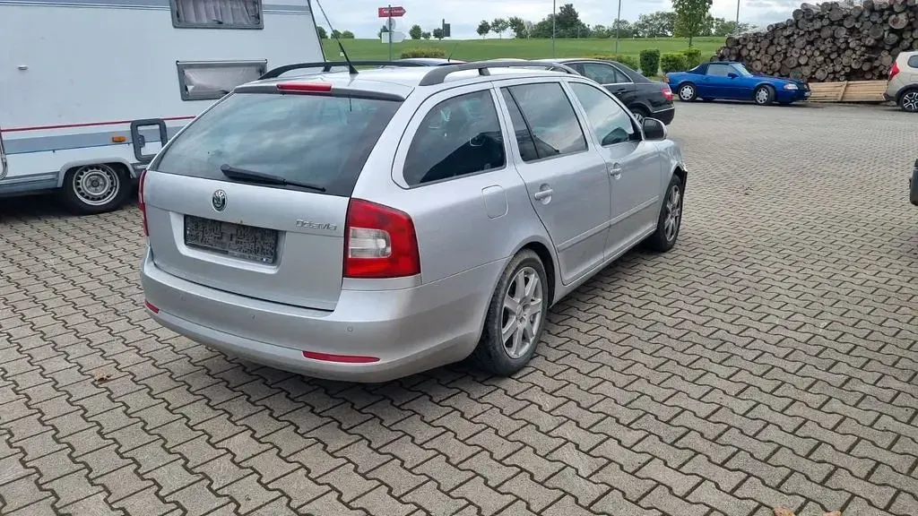 Gebraucht Skoda Octavia Elegance 160 PS (117 kW) 2010 Silber Kombi