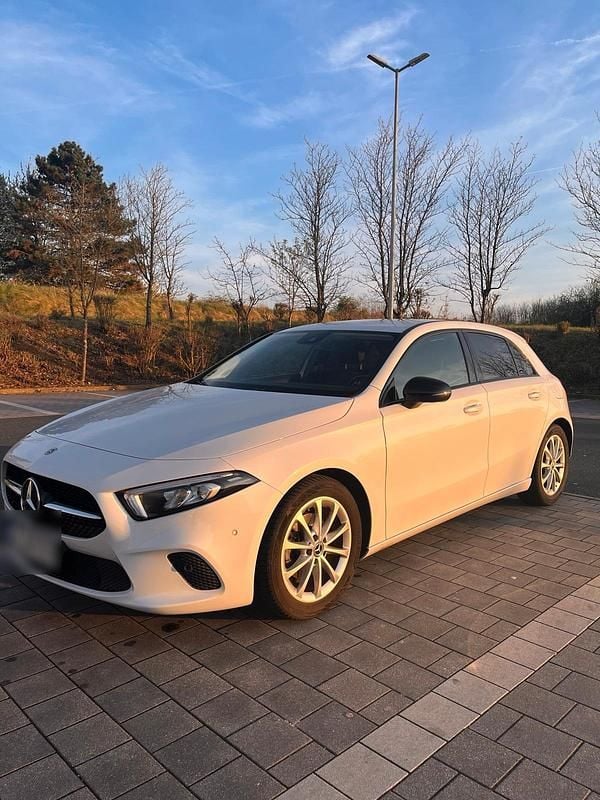 Weiß Gebraucht 2020 Mercedes A180 Progressive Kleinwagen | 20.000 € (Fairer Preis) - Bild 1/4