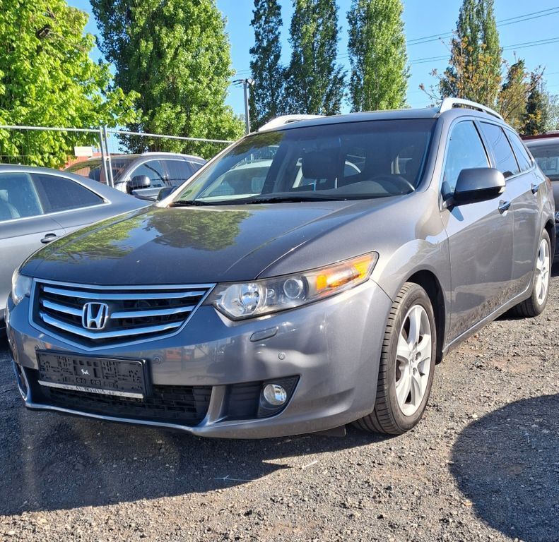 Grau Gebraucht 2011 Honda Accord Executive Kombi | 5.950 € (Guter Preis) - Bild 1/4