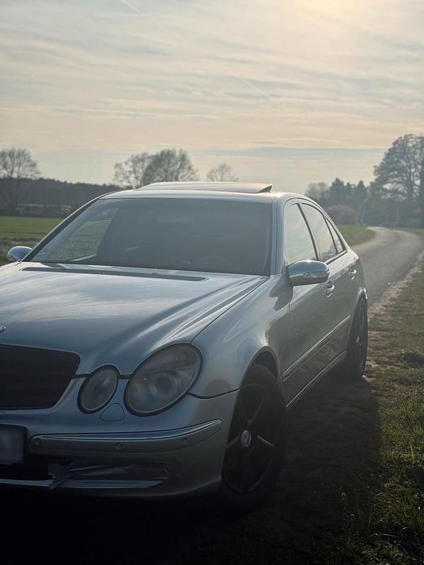 Gebraucht Mercedes E270 Elegance 177 PS (130 kW) 2002 Silber Limousine