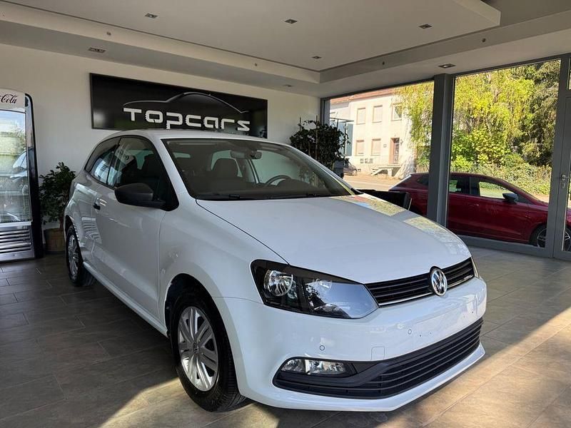 Gebraucht VW Polo Trendline 90 PS (66 kW) 2015 Weiß Kleinwagen
