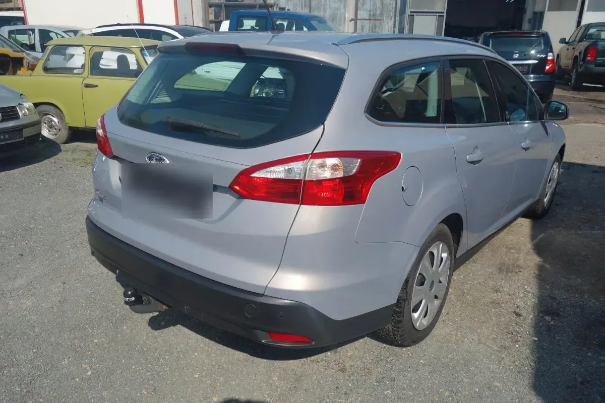 Gebraucht Ford Focus 105 PS (77 kW) 2012 Grau Kombi