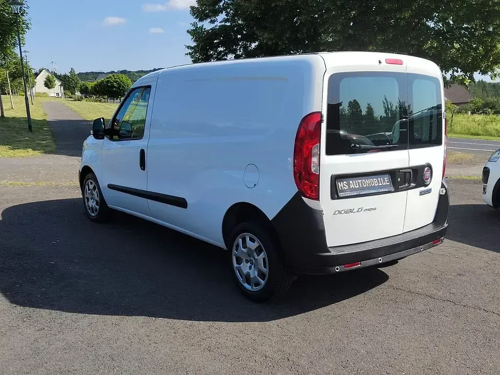 Gebraucht Fiat Doblò 95 PS (69 kW) 2018 Weiß Van / Kleinbus