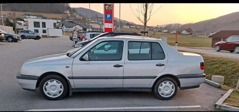 Gebraucht VW Vento 90 PS (66 kW) 1997 Silber Limousine