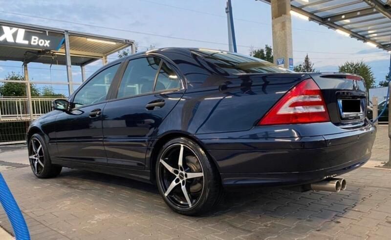 Blau Gebraucht 2006 Mercedes C230 Limousine | 2.000 € - Bild 1/4