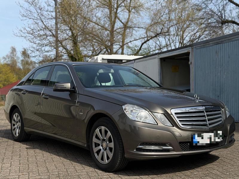 Gebraucht Mercedes E220 170 PS (125 kW) 2012 Silber Limousine