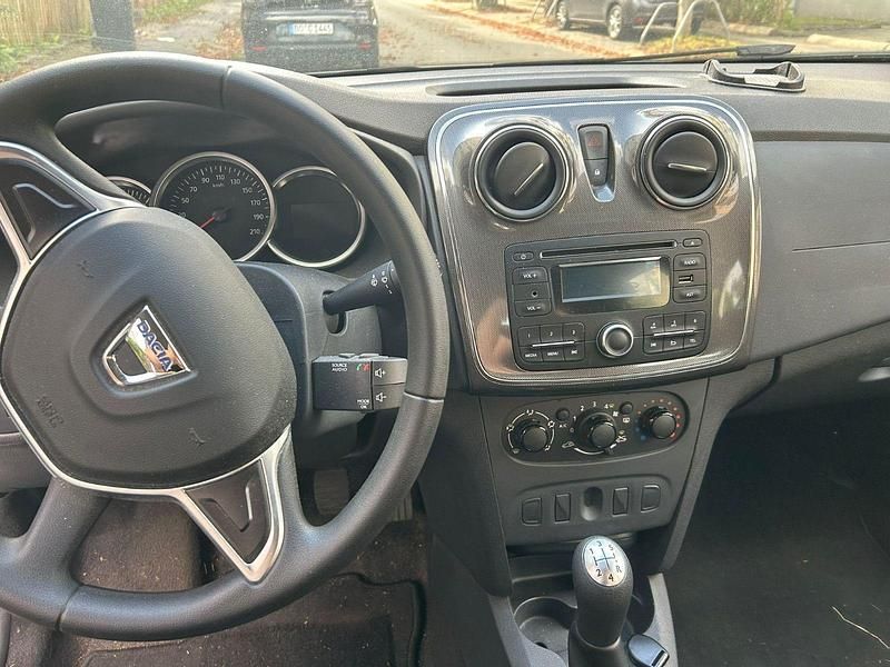 Weiß Gebraucht 2017 Dacia Sandero Stepway Kleinwagen | 7.000 € (Guter Preis) - Bild 1/4
