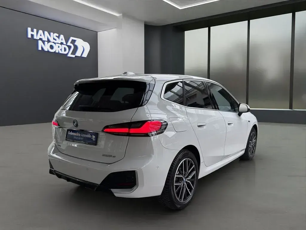 Gebraucht BMW 225 Active Tourer Performance 245 PS (180 kW) 2022 Weiß Van / Kleinbus
