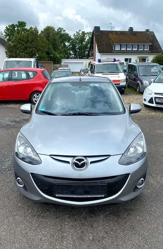 Gebraucht Mazda 2 Edition 75 PS (55 kW) 2012 Plutossilber metallic Kleinwagen