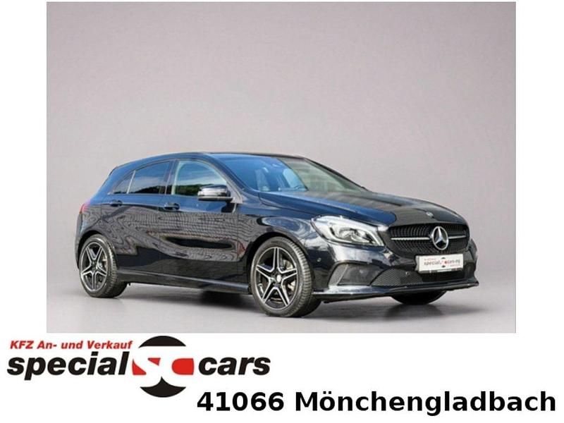 Kosmosschwarz metalliclack (metallic) Gebraucht 2018 Mercedes A200 AMG Limousine | 19.390 € (Guter Preis) - Bild 1/4