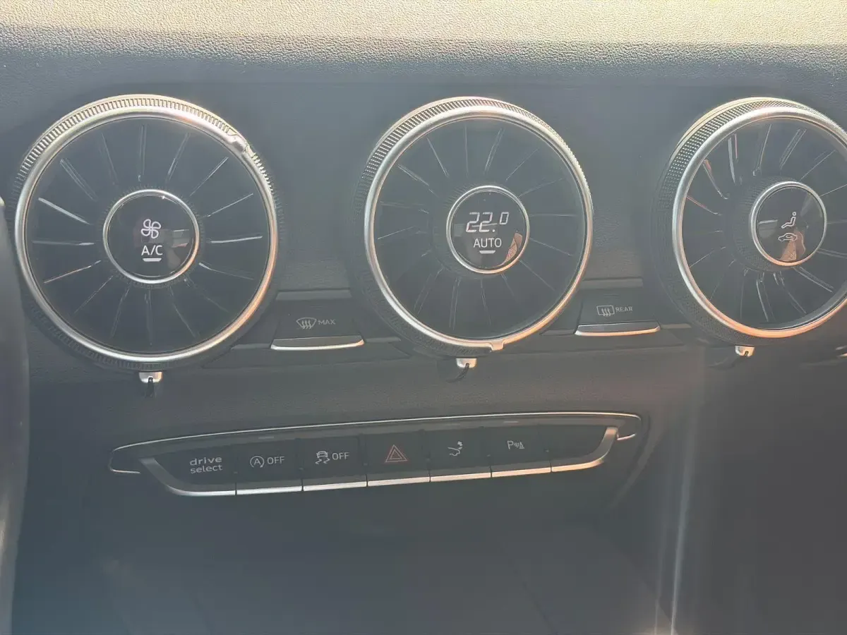Gebraucht Audi TT Comfort 184 PS (135 kW) 2014 Weiß Coupé