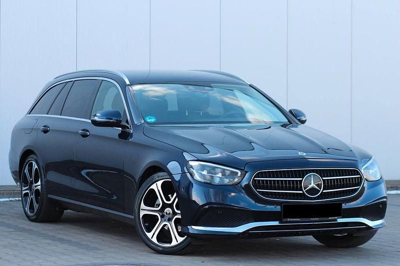 Gebraucht Mercedes E220 200 PS (147 kW) 2023 Blau Kombi