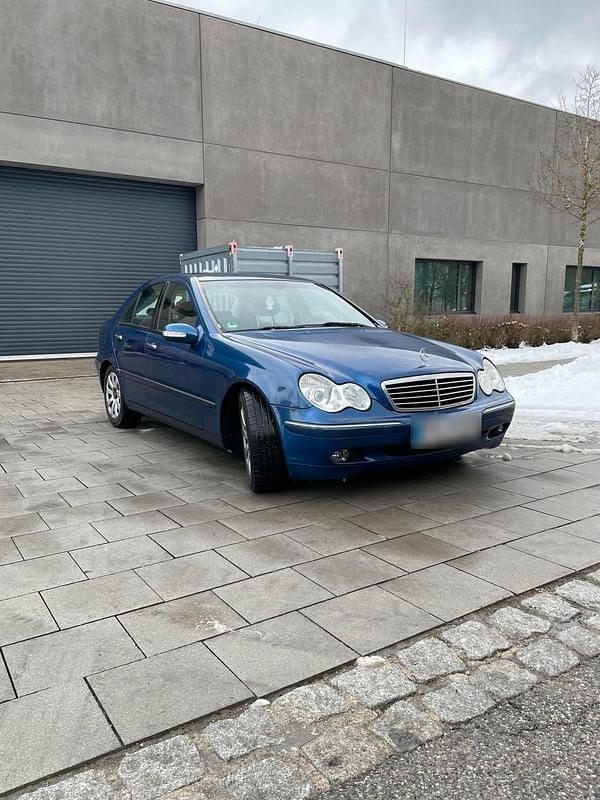 Second-hand Mercedes C220 146 CP (107 kW) 2005 Albastru Berlinǎ