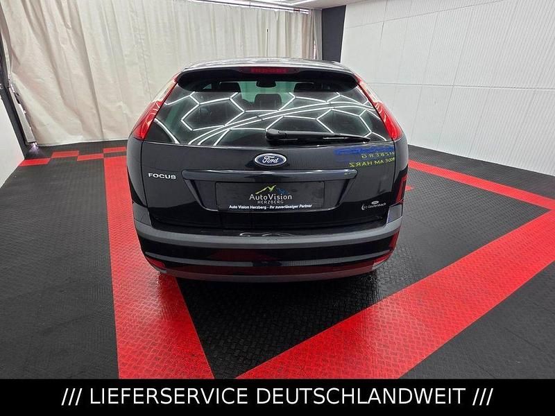 Używany Ford Focus Titanium 125 KM (91 kW) 2006 Czarny Sedan/Limuzyna