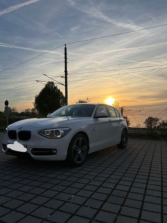 Weiß Gebraucht 2012 BMW 118 Sport Line Kleinwagen | 8.200 € (Teuer) - Bild 1/4