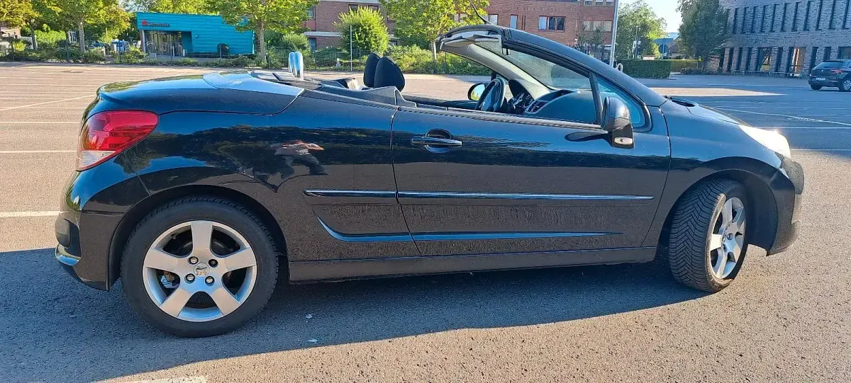 Gebraucht Peugeot 207 CC 120 PS (88 kW) 2011 Schwarz Cabrio