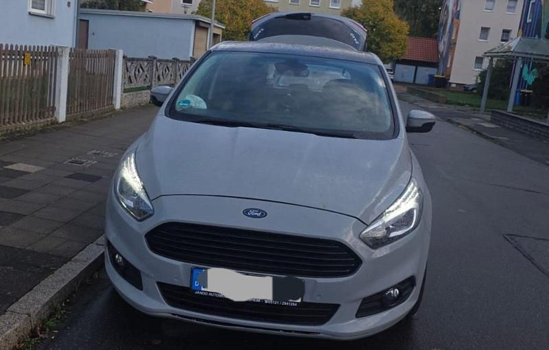 Grau Gebraucht 2016 Ford S-MAX S Van / Kleinbus | 12.000 € (Fairer Preis) - Bild 1/4