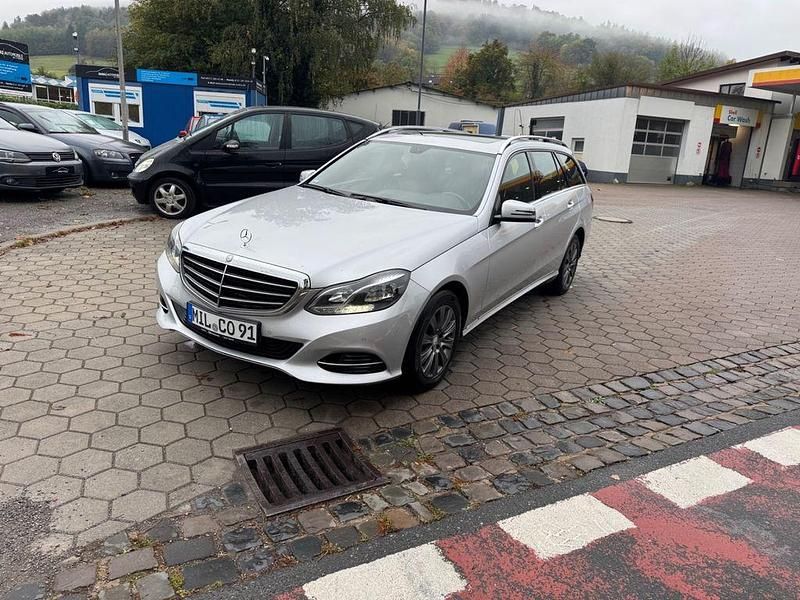 Gebraucht Mercedes E220 170 PS (125 kW) 2015 Silber Kombi