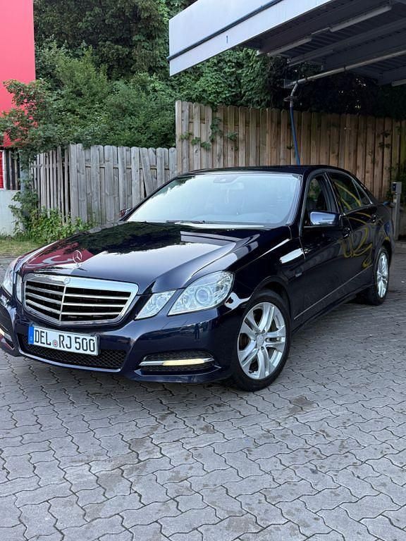 Gebraucht Mercedes E300 Avantgarde 204 PS (150 kW) 2010 Blau Limousine