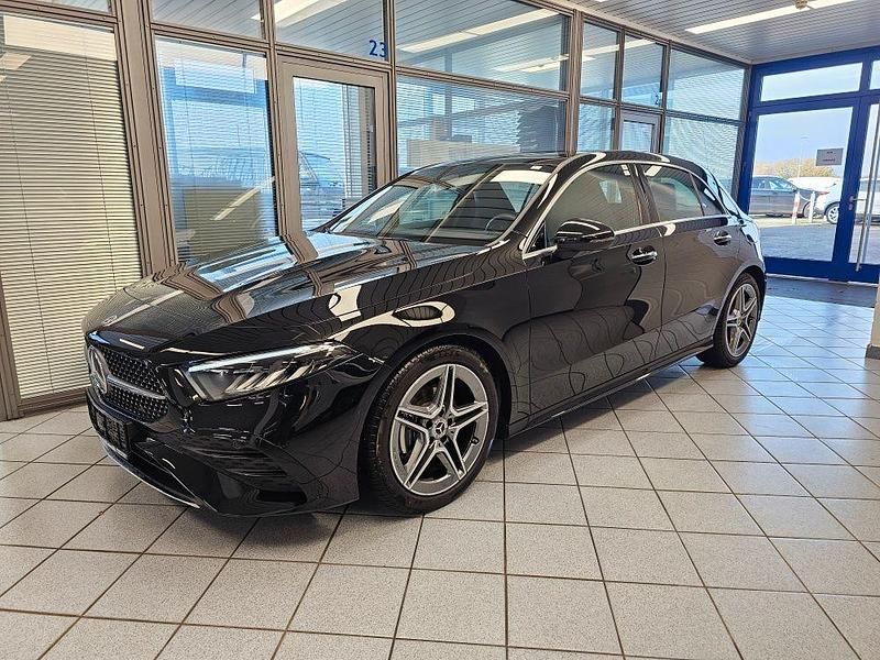 Gebraucht Mercedes A200 AMG 163 PS (119 kW) 2024 Kosmosschwarz met. (metallic) Limousine