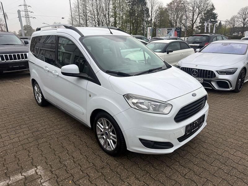 Gebraucht Ford Tourneo Courier Titanium 101 PS (74 kW) 2016 Weiß Van / Kleinbus