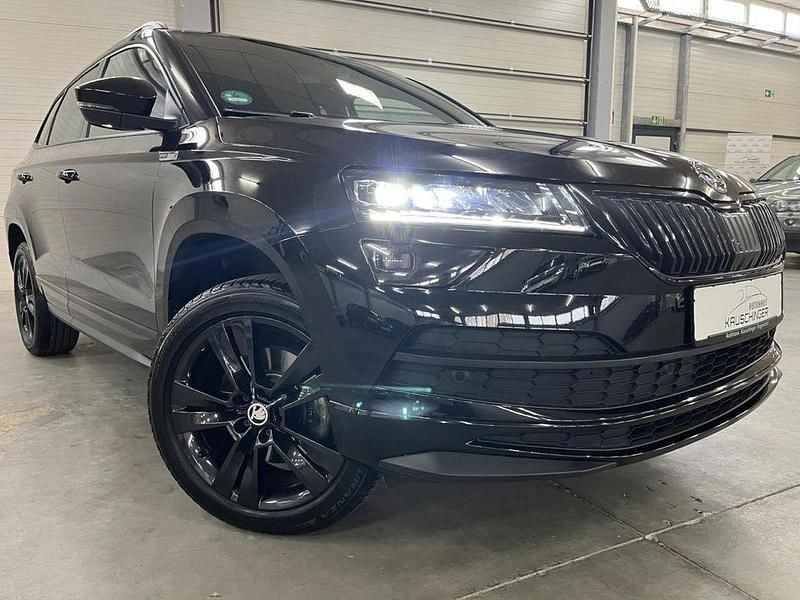 Schwarz Gebraucht 2019 Skoda Karoq SportLine SUV | 21.980 € (Guter Preis) - Bild 1/4