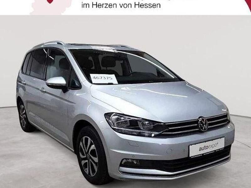 Gebraucht VW Touran Active 122 PS (89 kW) 2022 Reflexsilber metallic Van / Kleinbus