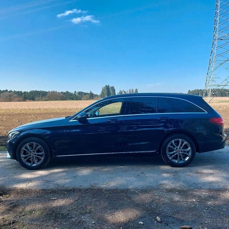 Gebraucht Mercedes C250 204 PS (150 kW) 2018 Blau Kombi