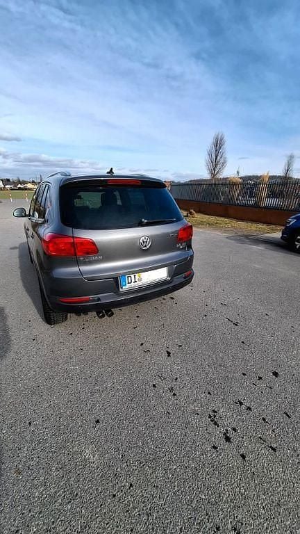 Gebraucht VW Tiguan LOUNGE 150 PS (110 kW) 2016 Grau SUV
