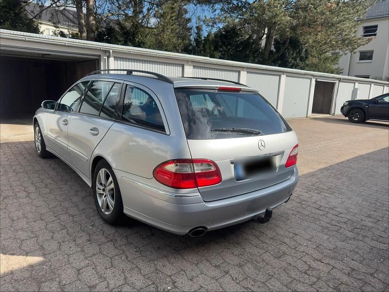 Gebraucht Mercedes E280 Avantgarde 190 PS (139 kW) 2005 Silber Kombi