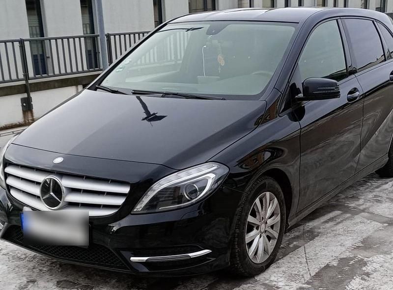 Gebraucht Mercedes B200 136 PS (100 kW) 2013 Schwarz Van / Kleinbus