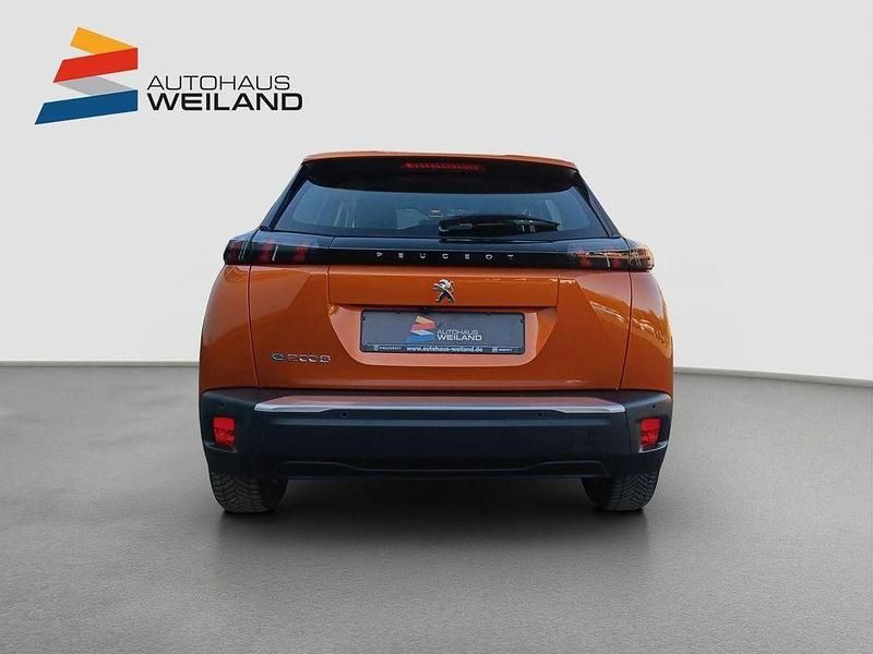 Gebraucht Peugeot e-2008 Active 100 kW (136 PS) 2022 Orange SUV