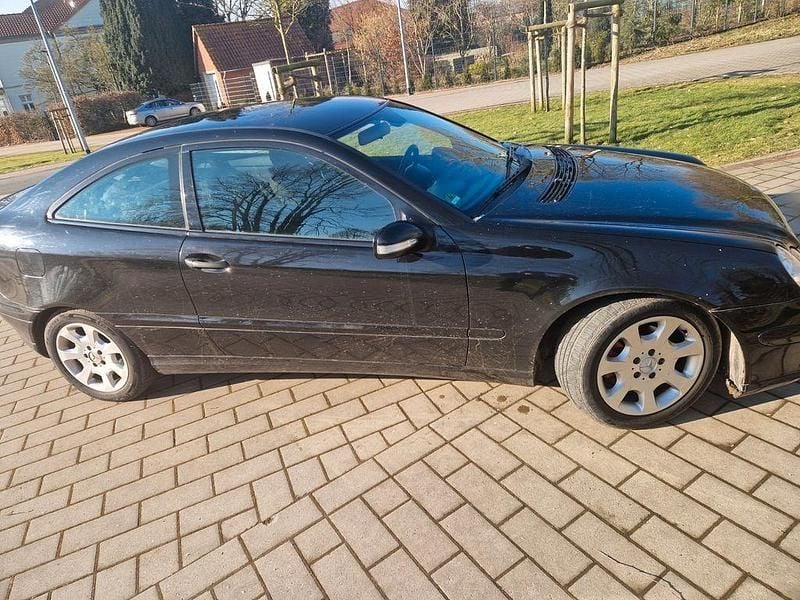 Gebraucht Mercedes C220 150 PS (110 kW) 2006 Schwarz Coupé
