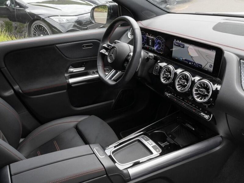 Gebraucht Mercedes EQA300 AMG 167 kW (228 PS) 2024 Polarweiss SUV
