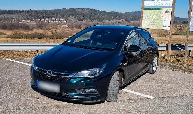Grün Gebraucht 2016 Opel Astra Limousine | 7.000 € (Etwas zu teuer) - Bild 1/4