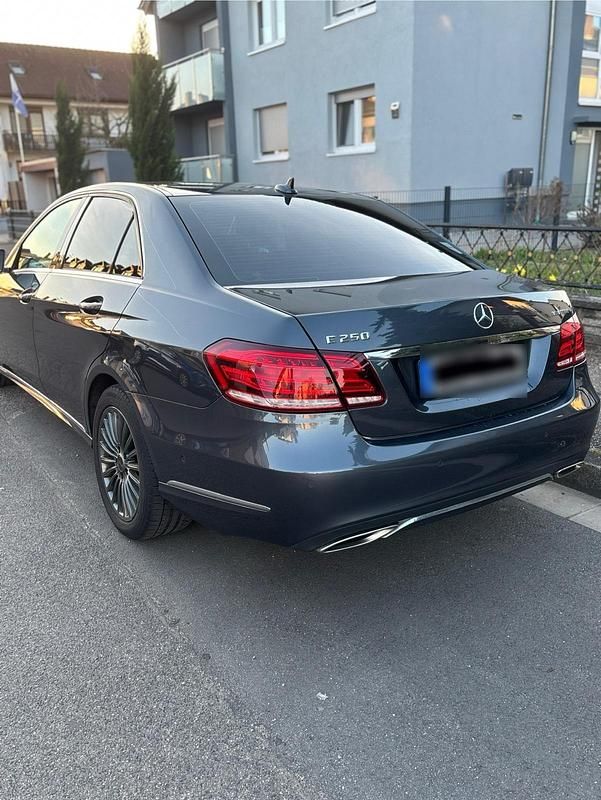 Gebraucht Mercedes E250 204 PS (150 kW) 2017 Grau Limousine