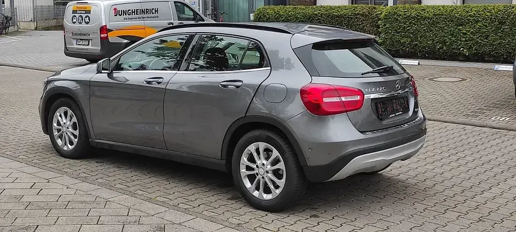 Gebraucht Mercedes GLA220 170 PS (125 kW) 2014 Grau SUV